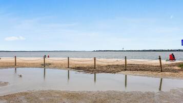 Am Strand, Liegestühle, Strandtücher