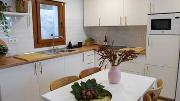 Microwave, coffee/tea maker, cookware/dishes/utensils