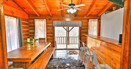 Charming 3-bedroom cabin in Laurelville with WiFi, AC