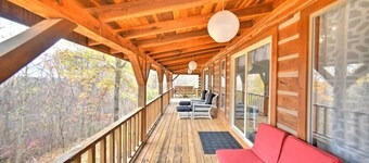Charming 3-bedroom cabin in Laurelville with WiFi, AC