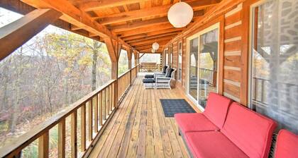 Charming 3-bedroom cabin in Laurelville with WiFi, AC