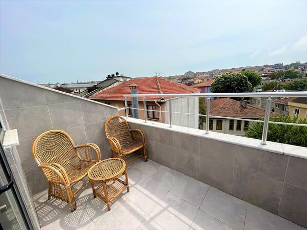 Loft Kota, pemandangan kota | Seprai katun Mesir, seprai premium, minibar, dan meja kerja