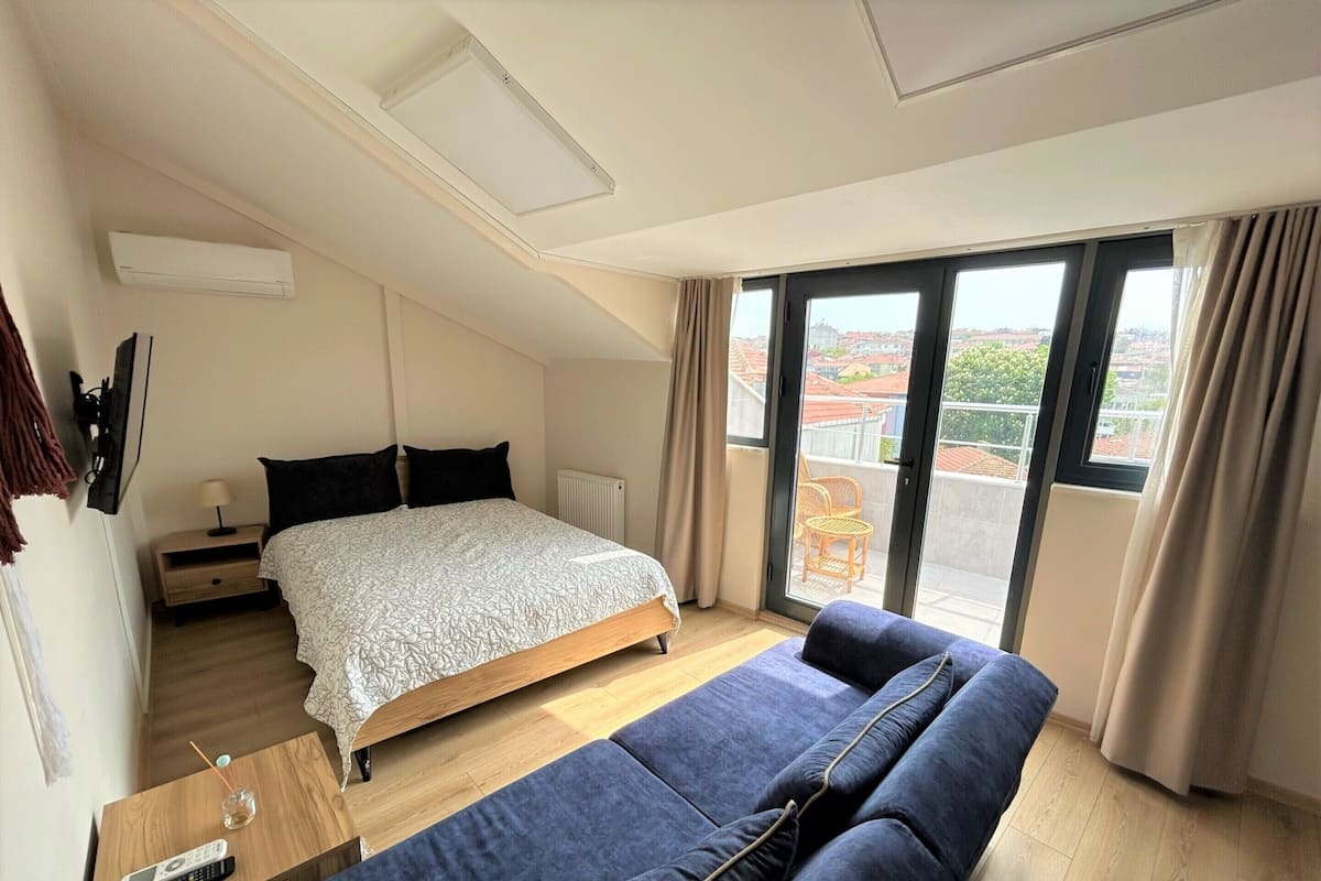 City Loft, City View | 1 bedroom, Egyptian cotton sheets, premium bedding, minibar