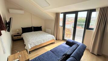 Loft Kota, pemandangan kota | Seprai katun Mesir, seprai premium, minibar, dan meja kerja