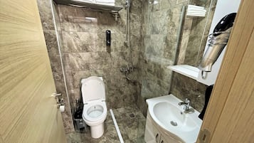 Ducha, cabezal de ducha tipo lluvia, secador de pelo, pantuflas