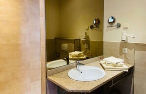 Shower, hair dryer, towels - Pension Katharinenschule (Eisenach)