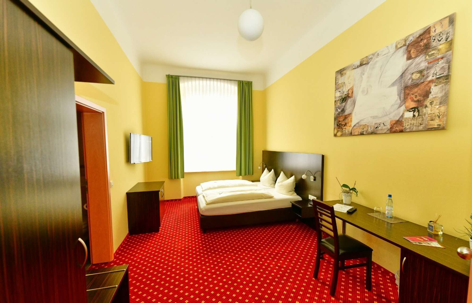 1 Schlafzimmer, Schreibtisch, WLAN, Bettwäsche