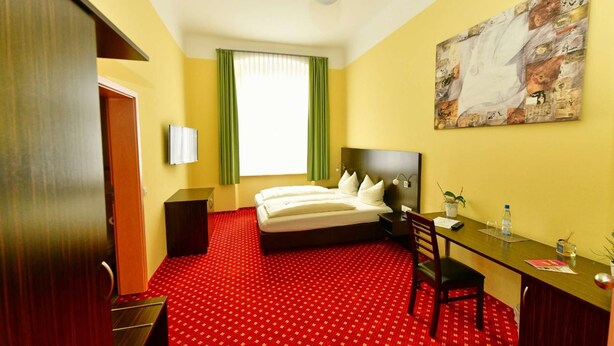 1 bedroom, desk, WiFi, bed sheets - Pension Katharinenschule (Eisenach)