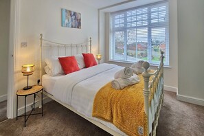 3 室のベッドルーム、アイロン / アイロン台、WiFi (無料)、ベッドシーツ