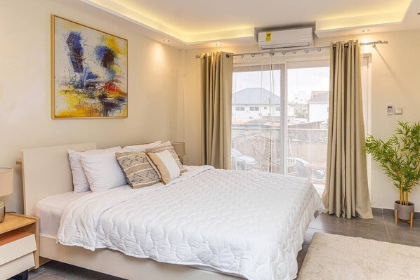 9 bedrooms, in-room safe, desk, iron/ironing board - Spacious Studio &16-bedroom apartment in enjoyable Accra with WiFi, AC (Accra)