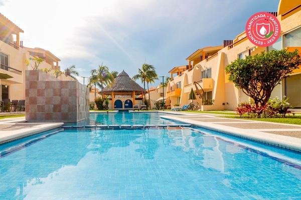 2 outdoor pools