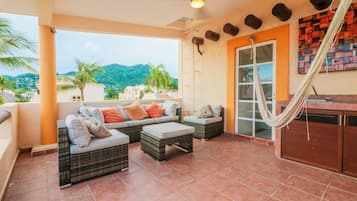 Maison Familiale, vue piscine | Terrasse/Patio