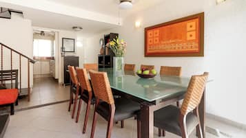 Casa familiar, vista a la alberca | Comedor