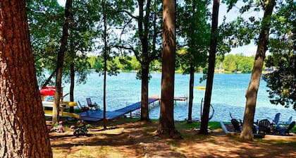 Lakeside Escape, Sandy Shores, Sunset Views, Boat Rental