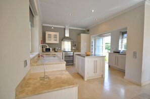 Interior - Luxury 4 bed and 4 Baths With Optional Pool Heating (Loulé)