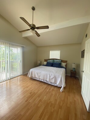 2 slaapkamers, een strijkplank/strijkijzer, wifi, beddengoed