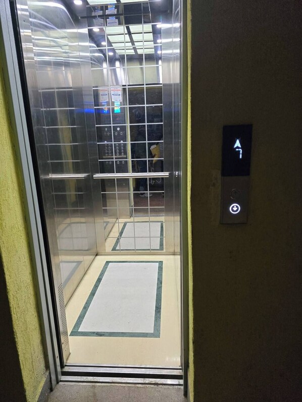 Interior - Studio apartment in CBD Nairobi
(Nairobi)