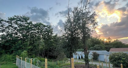 Newly renovated motel garden rooms heart of boothbay affordable great hospitaliy
