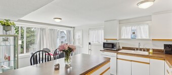 Marceron City Lake House - Mins to Downtown!