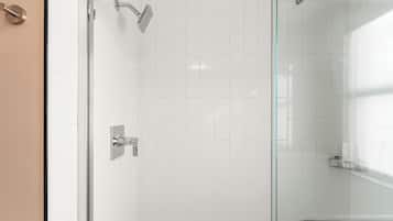 Premier Room, 1 King Bed | Bathroom
