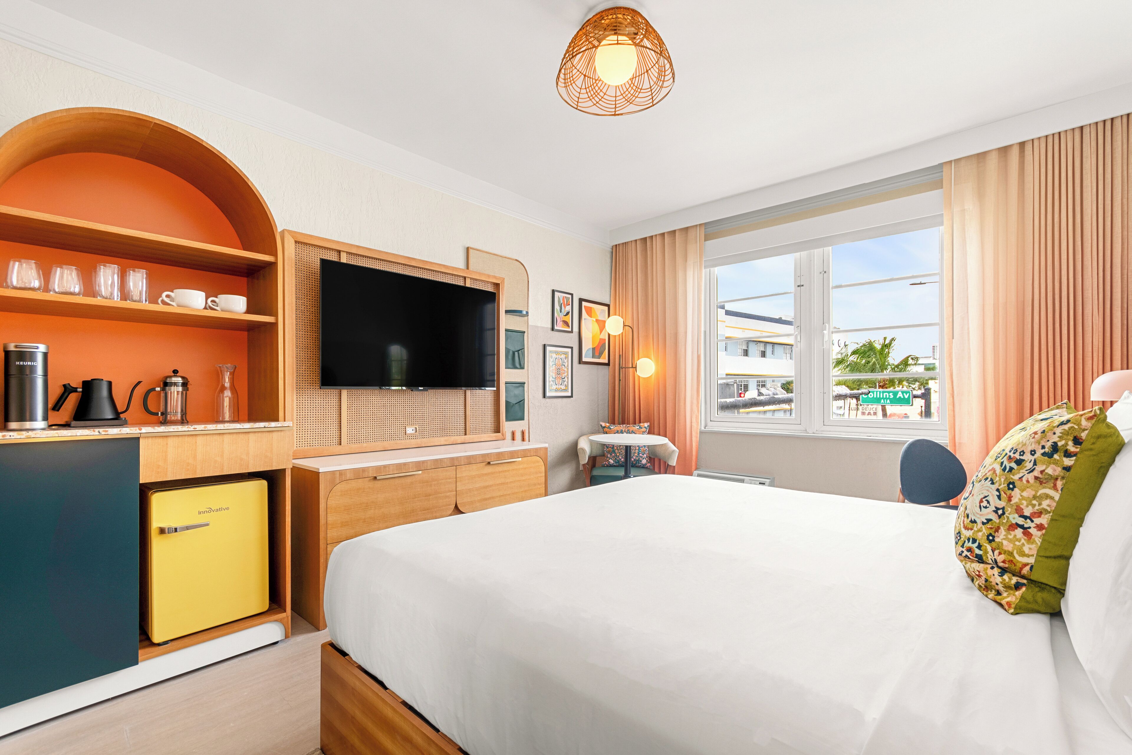 Standard Room, 1 King Bed | Individually decorated, laptop workspace, blackout curtains, free WiFi