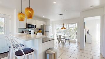 冰箱、微波炉、烤箱、炉灶