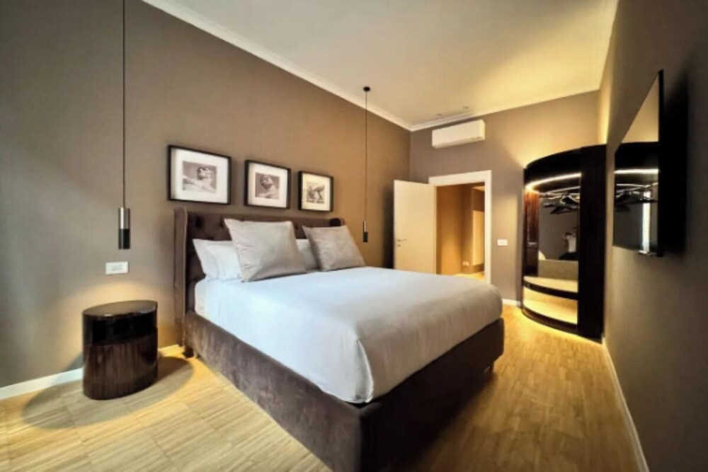 Luxurious Designer Apartment Near Spanish Steps Rome Stayz