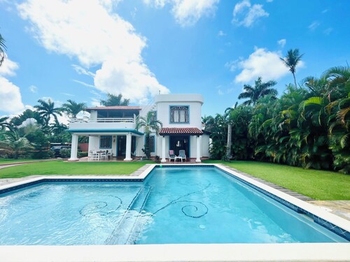 Villa Jeff & Jyps, 2 bedrooms, swimming-pool, 2 min from the beach