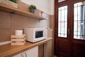 Appartamento Comfort | Cucina privata | Frigorifero con congelatore, microonde, forno, lavastoviglie