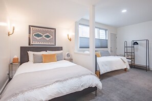 2 slaapkamers, een strijkplank/strijkijzer, gratis wifi, beddengoed