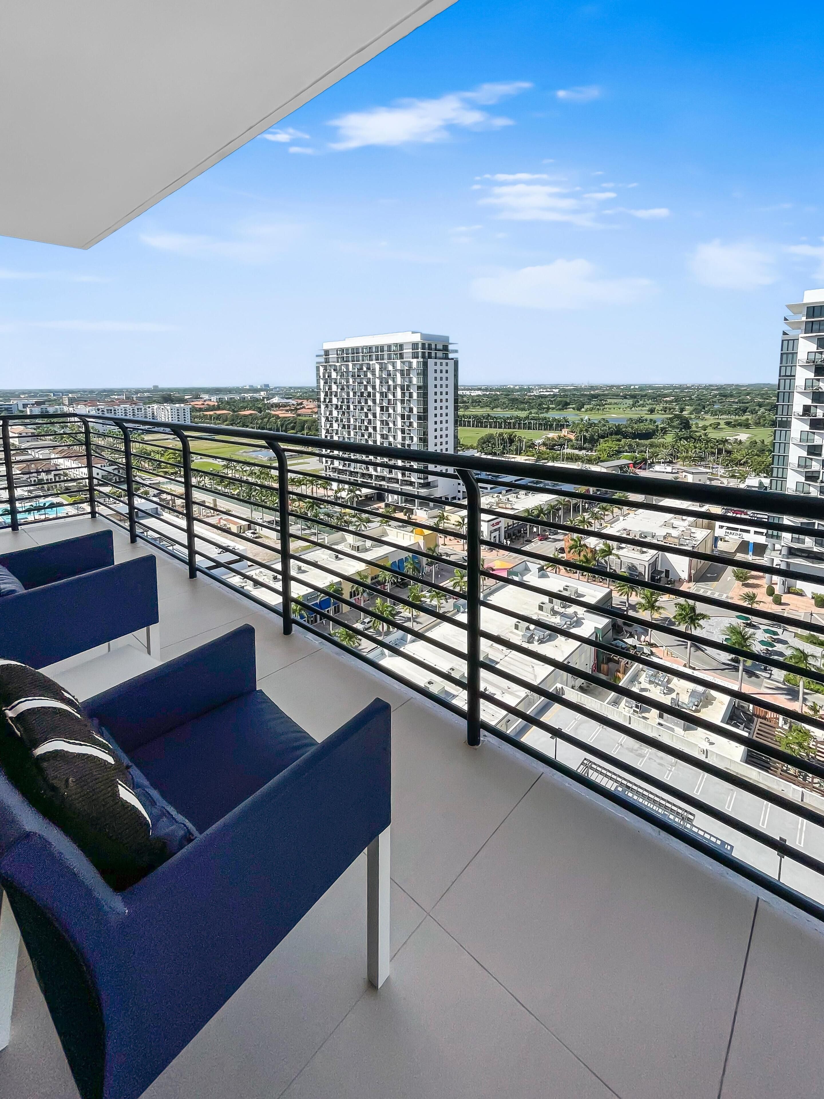 Relaxing Doral Oasis: Spacious Charm