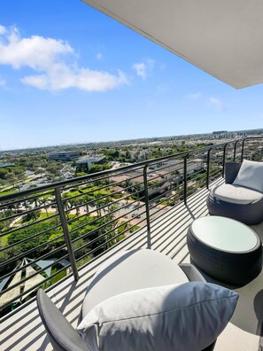 Property grounds - Modern 3BR Gem: Prime Doral Location (Doral)