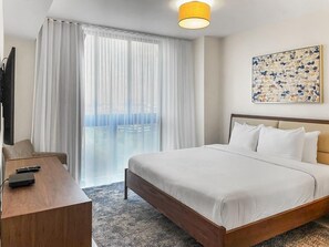 3 bedrooms, Internet, bed sheets - Chic Doral Condo: 3BR, 3 Baths (Doral)