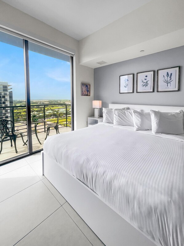 1 bedroom, Internet, bed sheets - Serene Doral Getaway: Kitchen Delight (Doral)