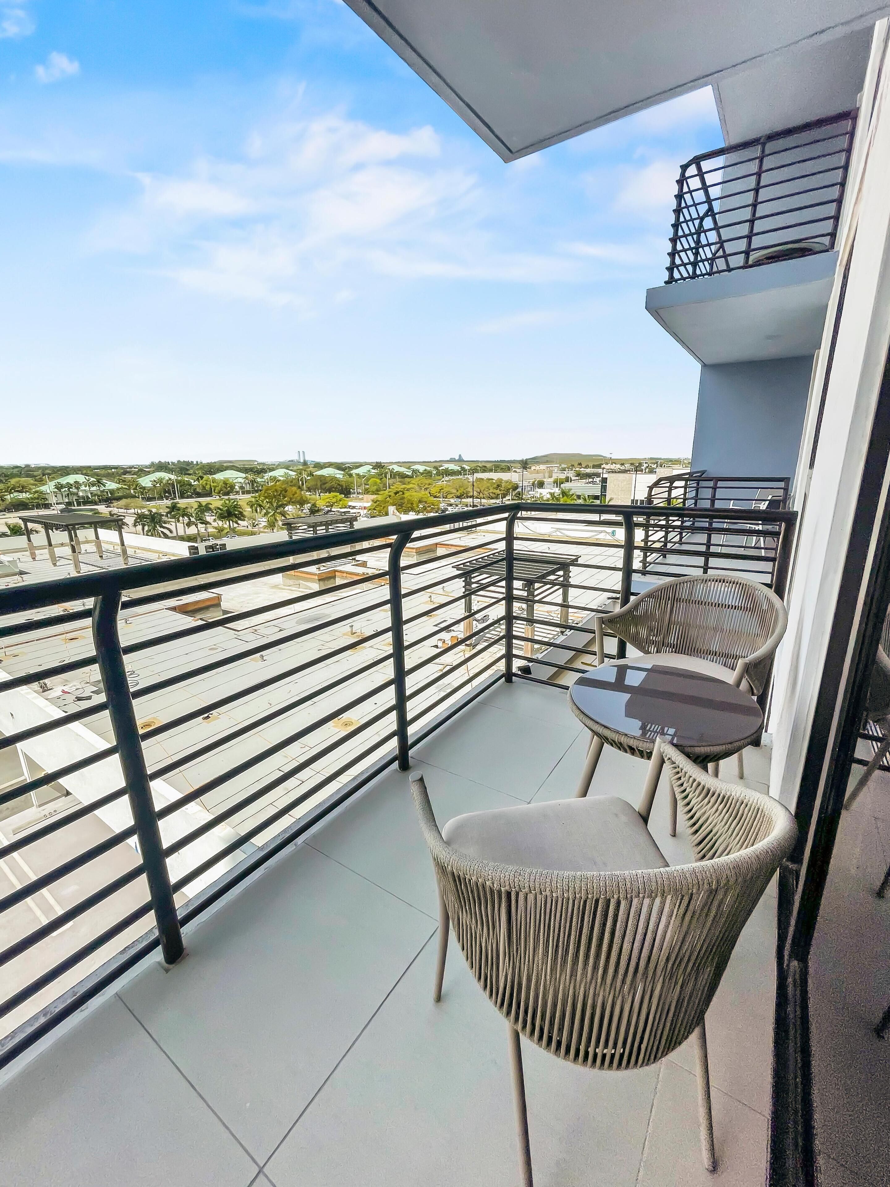 Tranquil Doral Oasis: Studio Bliss