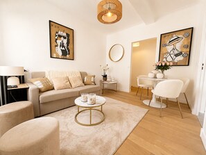 TV - L'appartement Edouard (Boulogne-Billancourt)