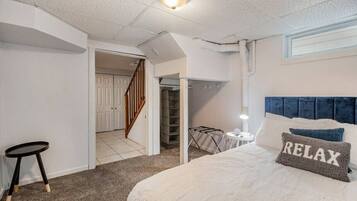 Desk, iron/ironing board, travel cot, WiFi