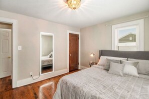 4 bedrooms, desk, iron/ironing board, travel cot