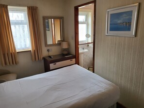 Comfort Double Room | Iron/ironing board, free WiFi - Grampian Guest House (Blackpool)