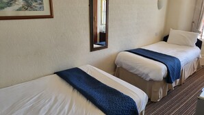 Standard Triple Room | Iron/ironing board (on request), WiFi (free) - Grampian Guest House (Blackpool)
