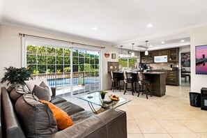 智能电视、桌上足球、乒乓球