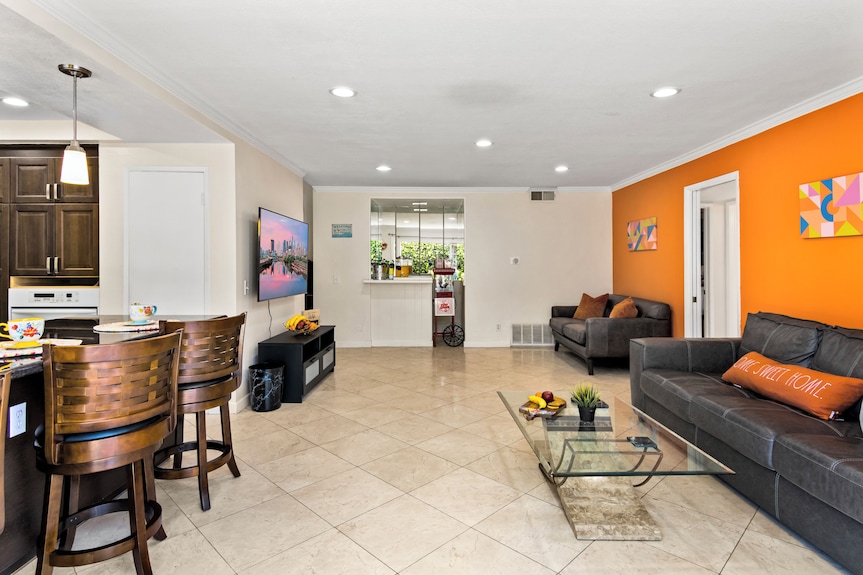 Fun-filled Family Vacay Home! 15 Min To Disney! - Anaheim, CA