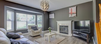 Beautiful 4-bedroom house Central to St. Louis and St. Charles