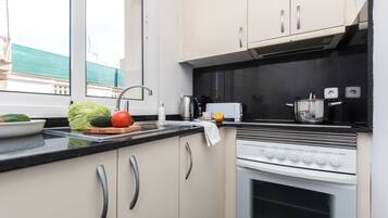 KylskÄp, mikrovÄgsugn, ugn och spishÀll