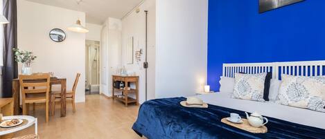 1 室のベッドルーム、アイロン / アイロン台、WiFi (無料)、ベッドシーツ