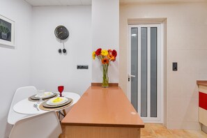 Dining - VILLA DE GRACIA APARTMENT (Barcelona)