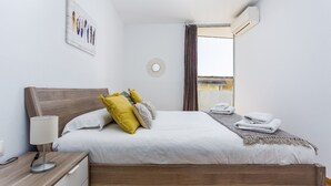 2 bedrooms, iron/ironing board, WiFi (free), bed sheets - BEACH APARTMENT VILLA OLIMPICA (Barcelona)