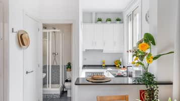 KylskÄp, mikrovÄgsugn, ugn och spishÀll