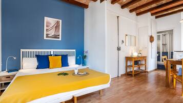 1 dormitorio, tabla de planchar con plancha, wifi gratis y ropa de cama