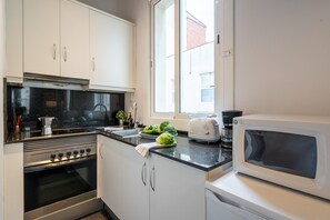 Fridge, microwave, oven, stovetop - BARCELONETA BEACH STUDIO 22 (Barcelona)